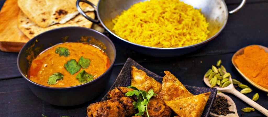 Sabores de la India: Un Viaje Culinario Esencial