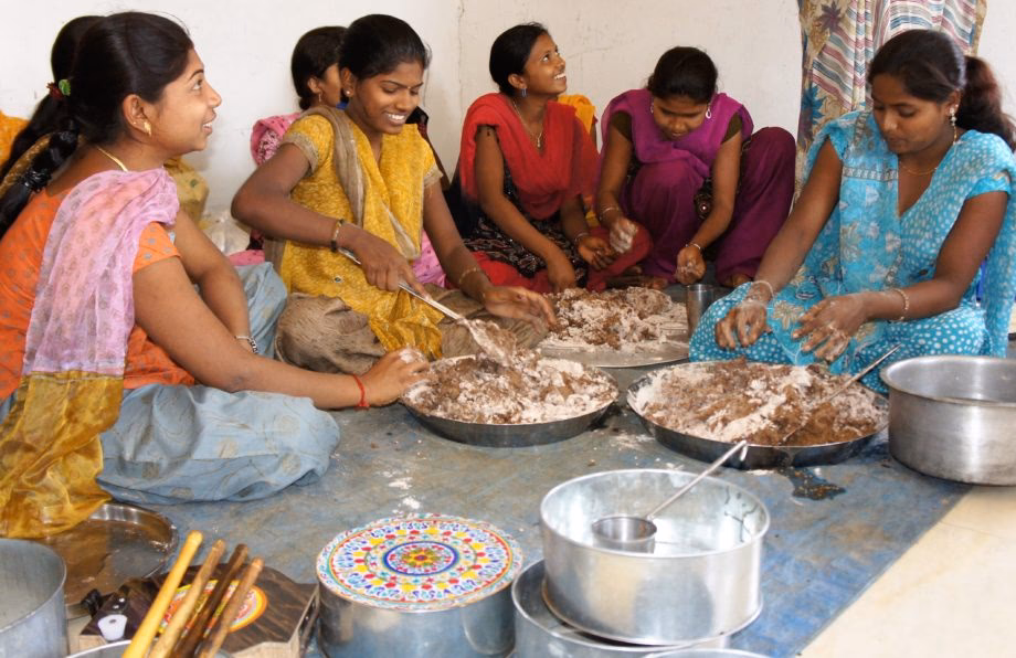 Etiqueta India: Cuchara, Tenedor y Manos