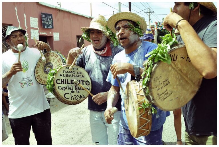 Vestimenta Ind&iacute;gena: Hilos de Historia y Cultura