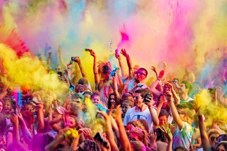 Holi: La Fiesta de Colores y Alegr&iacute;a India