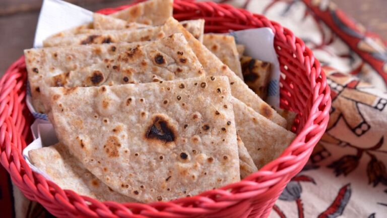 Roti: El Pan Plano que Conquist&oacute; el Mundo